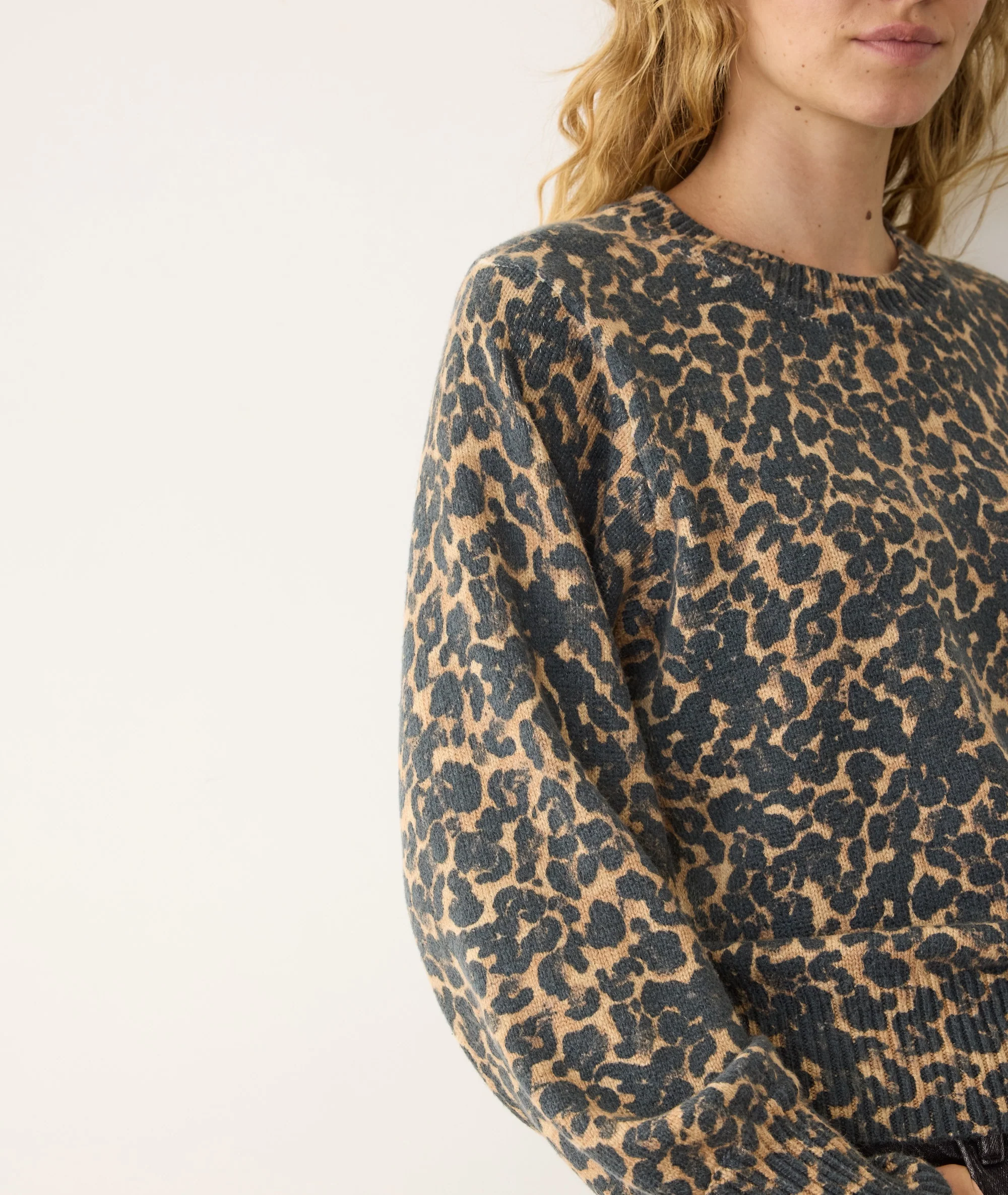Alma Crewneck Sweater - Image 5