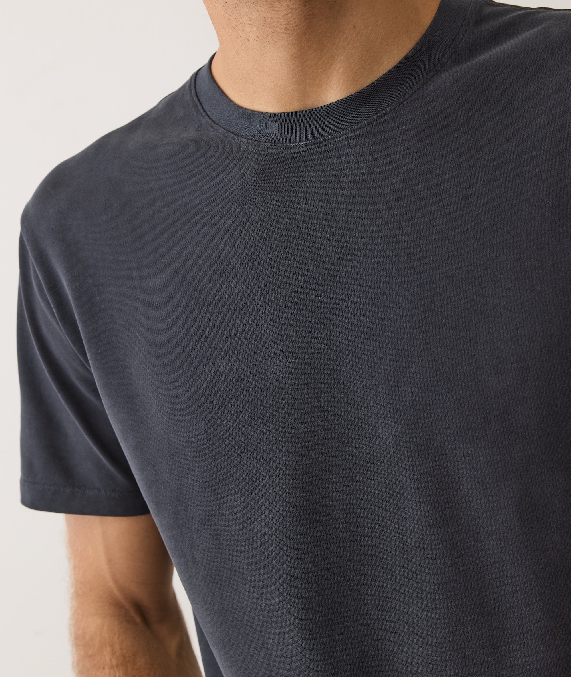 Men's Luxe Jersey Relaxed Tee in Black - Image 4